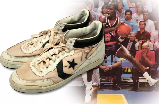 Viatu vya Michael Jordan vya Olympic Converse 1984 Viliuzwa kwa Rekodi ya $190,373 8119_1