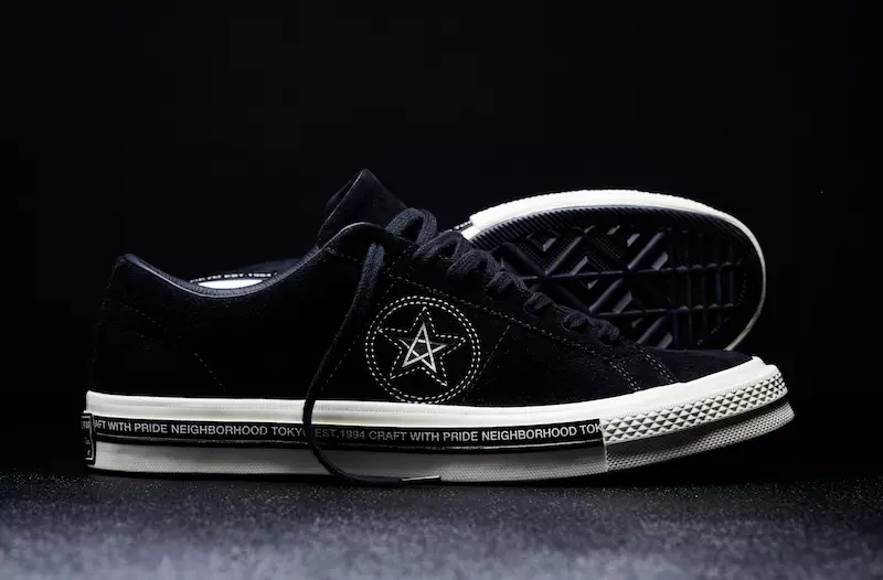 Converse x Neighborhood Pack включает в себя Converse One Star ’74 и Chuck ’70, которые поступят в продажу 6 апреля в избранных розничных магазинах Converse и онлайн.