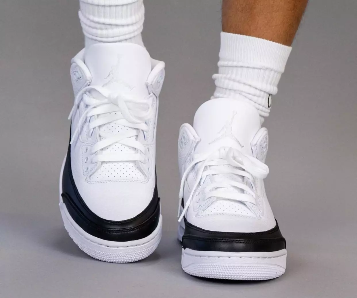 Fragmentti x Air Jordan 3 DA3595-100 julkaisupäivä kävellen