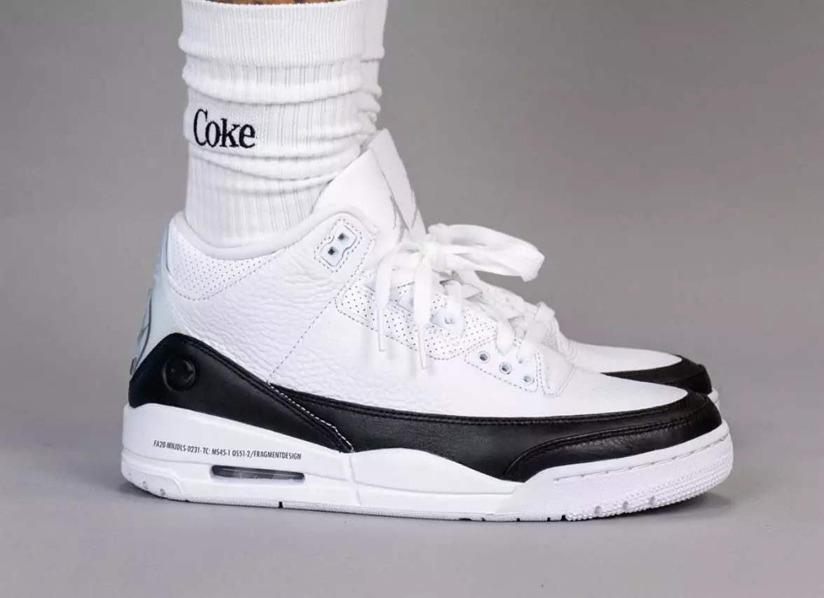 Fragment x Air Jordan 3 DA3595-100 Data e publikimit në këmbë