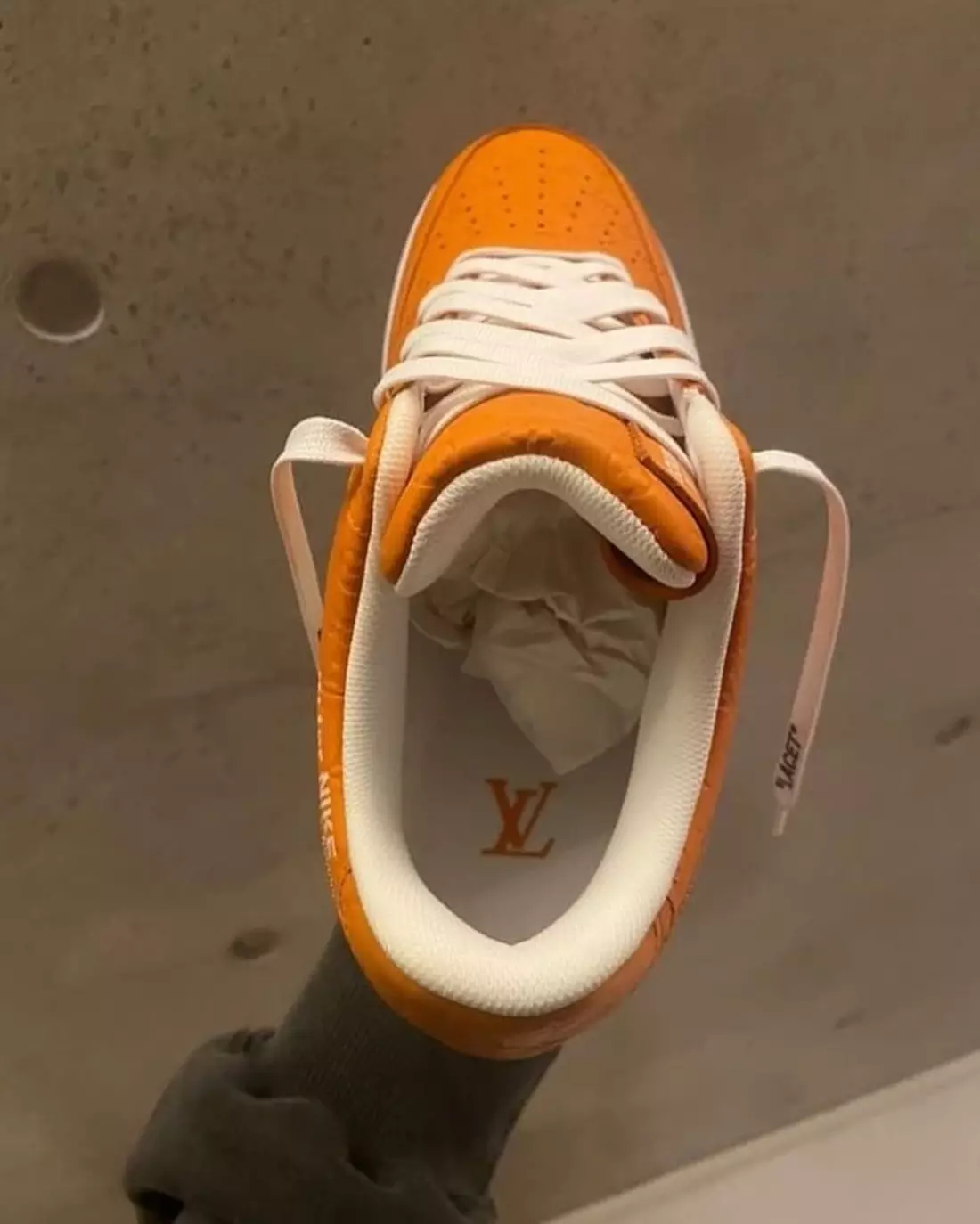 Louis Vuitton Nike Air Force 1 Orange izlaišanas datums