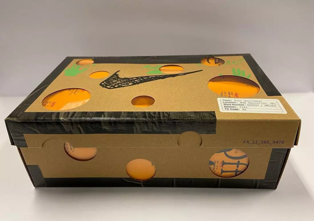 אוף-ווייט Nike Dunk Low Dear Summer Box