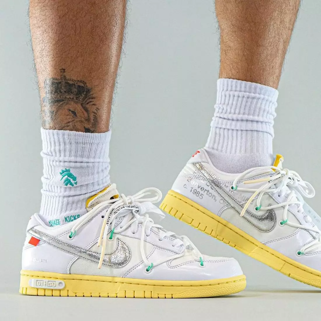 Beinhvítt Nike Dunk Low Lot 1 Útgáfudagur á fótum