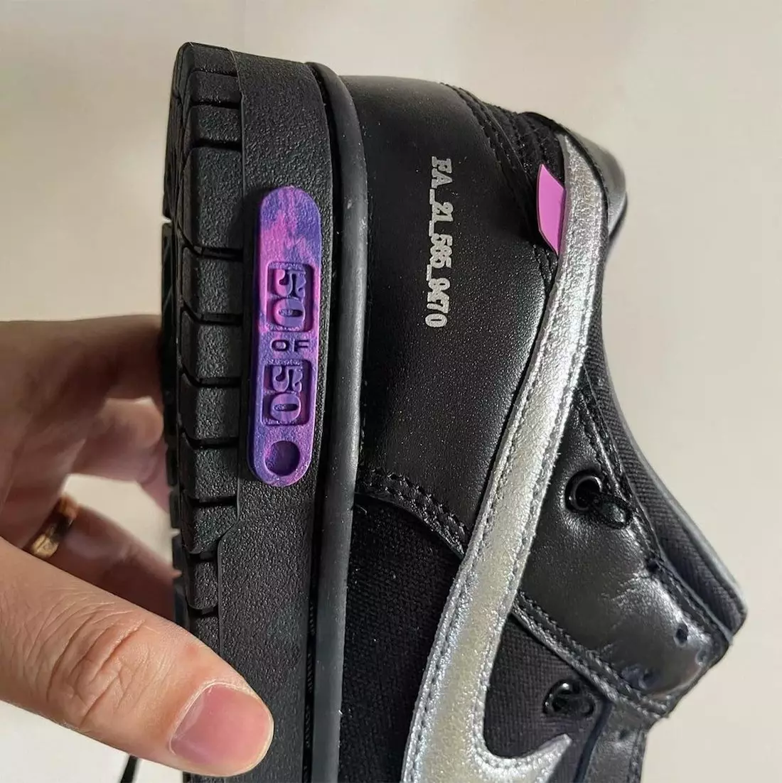 Lasmuigh den Bhán Nike Dunk Low An 50 Dáta Eisiúna Dubh