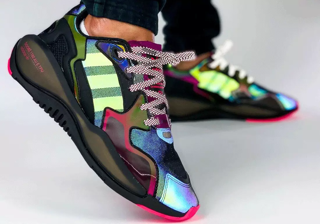 atmos x adidas ZX 1180 Boost sisältää värikkäitä heijastavia yksityiskohtia