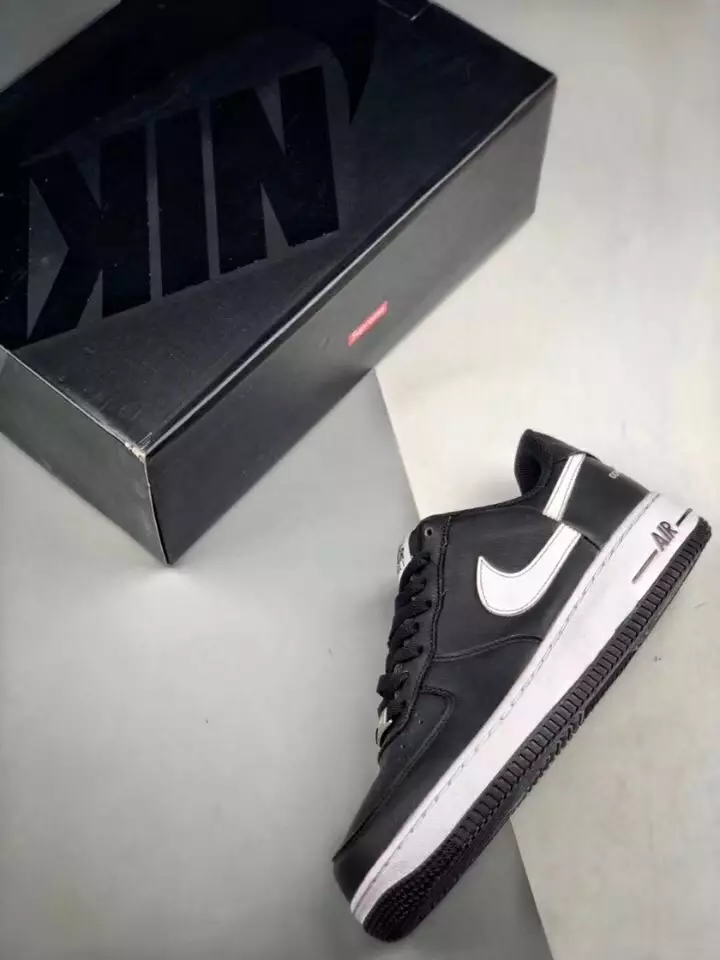 Supreme x CDG x Nike Air Force 1 Ցածր սև