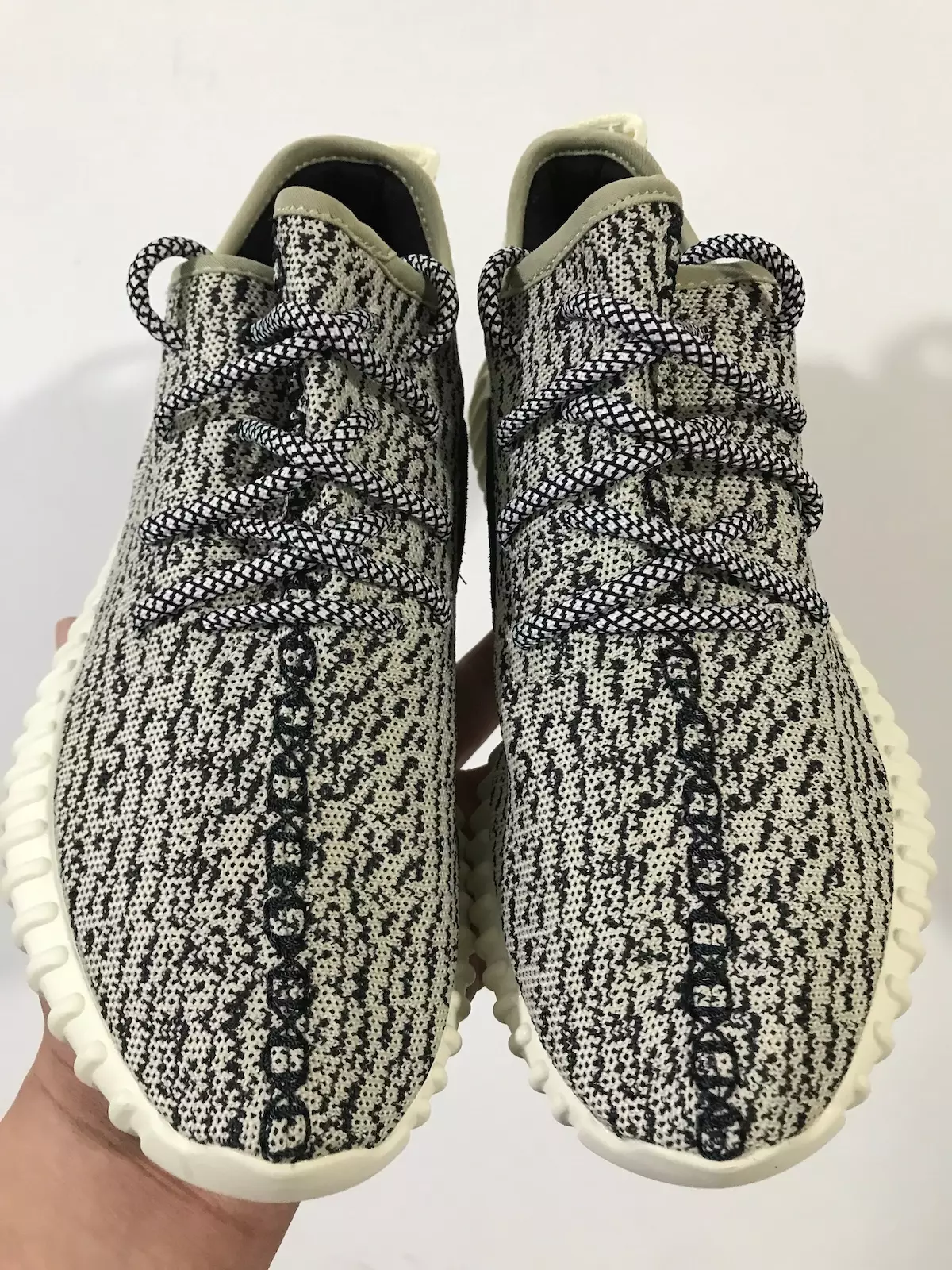 adidas Yeezy Boost 350 Turtle Dove 2022 Verëffentlechungsdatum