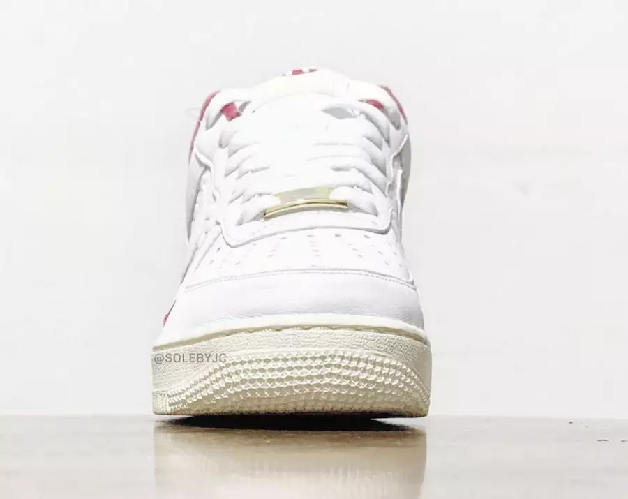 Kith Nike Air Force 1 White University Red Metallic Gold תאריך שחרור