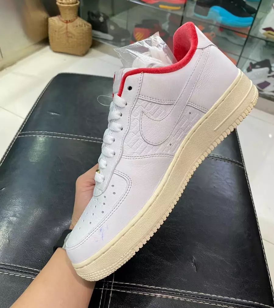 Kith Nike Air Force 1 Low Japan White University Red Metallic Gold CZ7926-100 Ngày phát hành