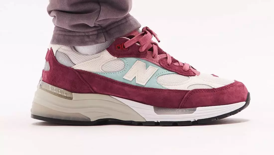 Kith New Balance 992 Kithmas chiqarilgan sana