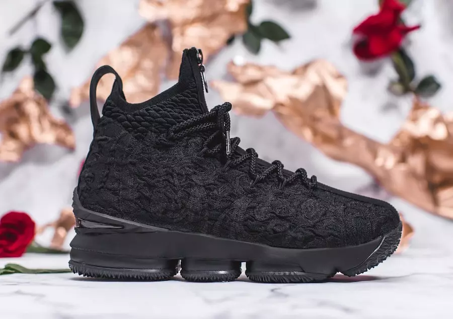 KITH x Nike LeBron 15 zirh kostyumi