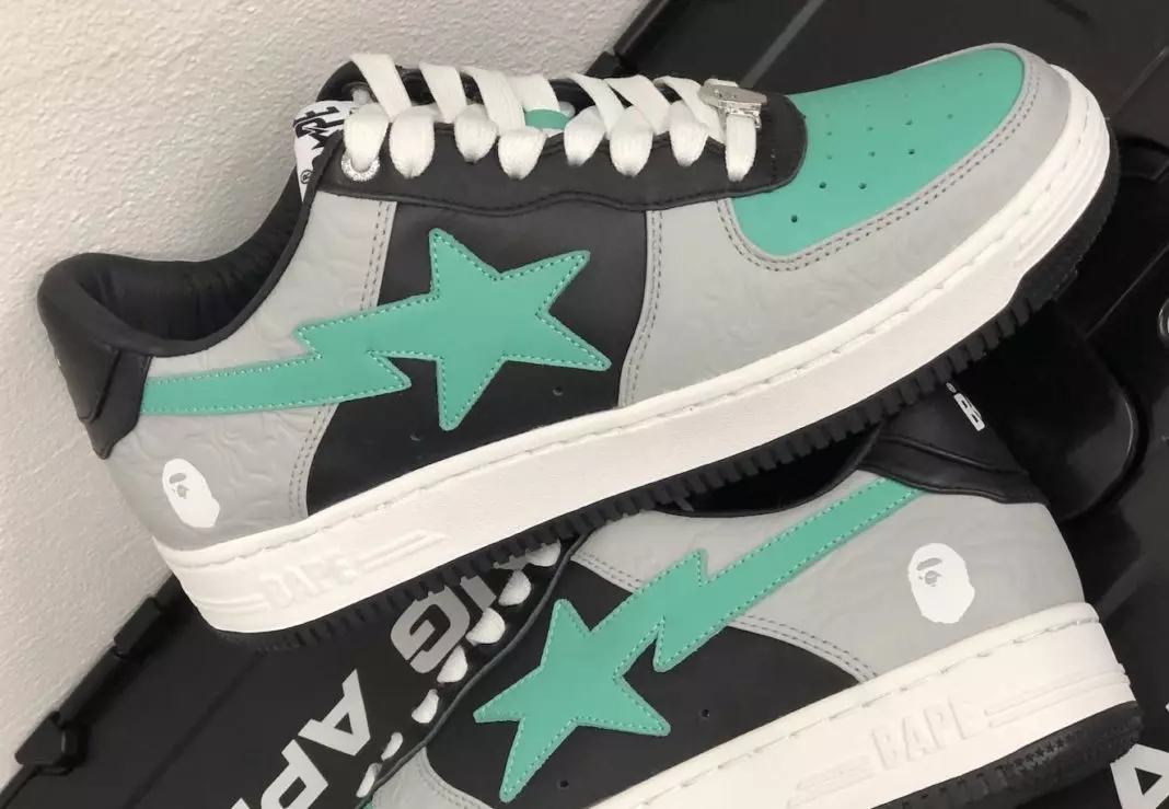 A Bathing Ape Bapesta Датум на објавување октомври 2021 година