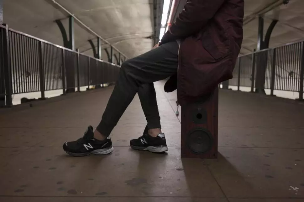 Blackout New Balance 990v4