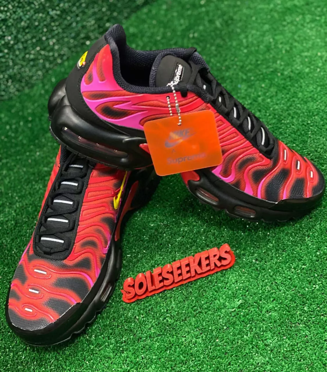 Uachtarach Nike Air Max Plus Ollscoil TN Red Varsity Arbhar Indiach DA1472-600 Dáta Eisiúna