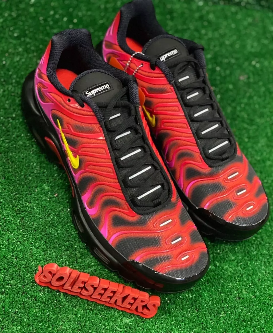 Supreme Nike Air Max Plus TN University Red Varsity Maize DA1472-600 väljalaskekuupäev