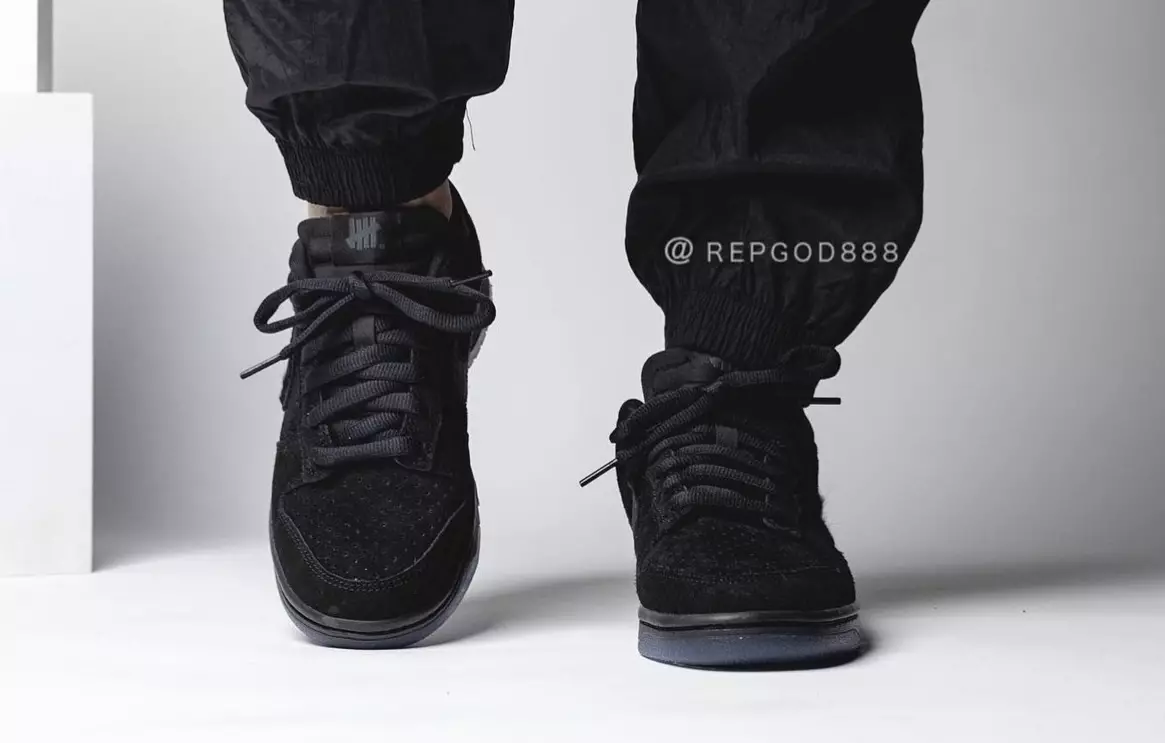 Undefeated Nike Dunk Low Black DO9329-001 Releasedatum på fötter