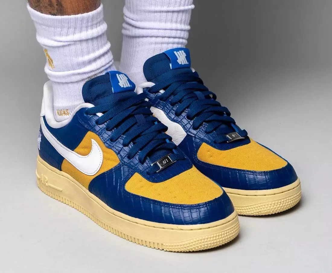 Imbattuta Nike Air Force 1 Low Blue DM8462-400 Data di rilascio ai piedi