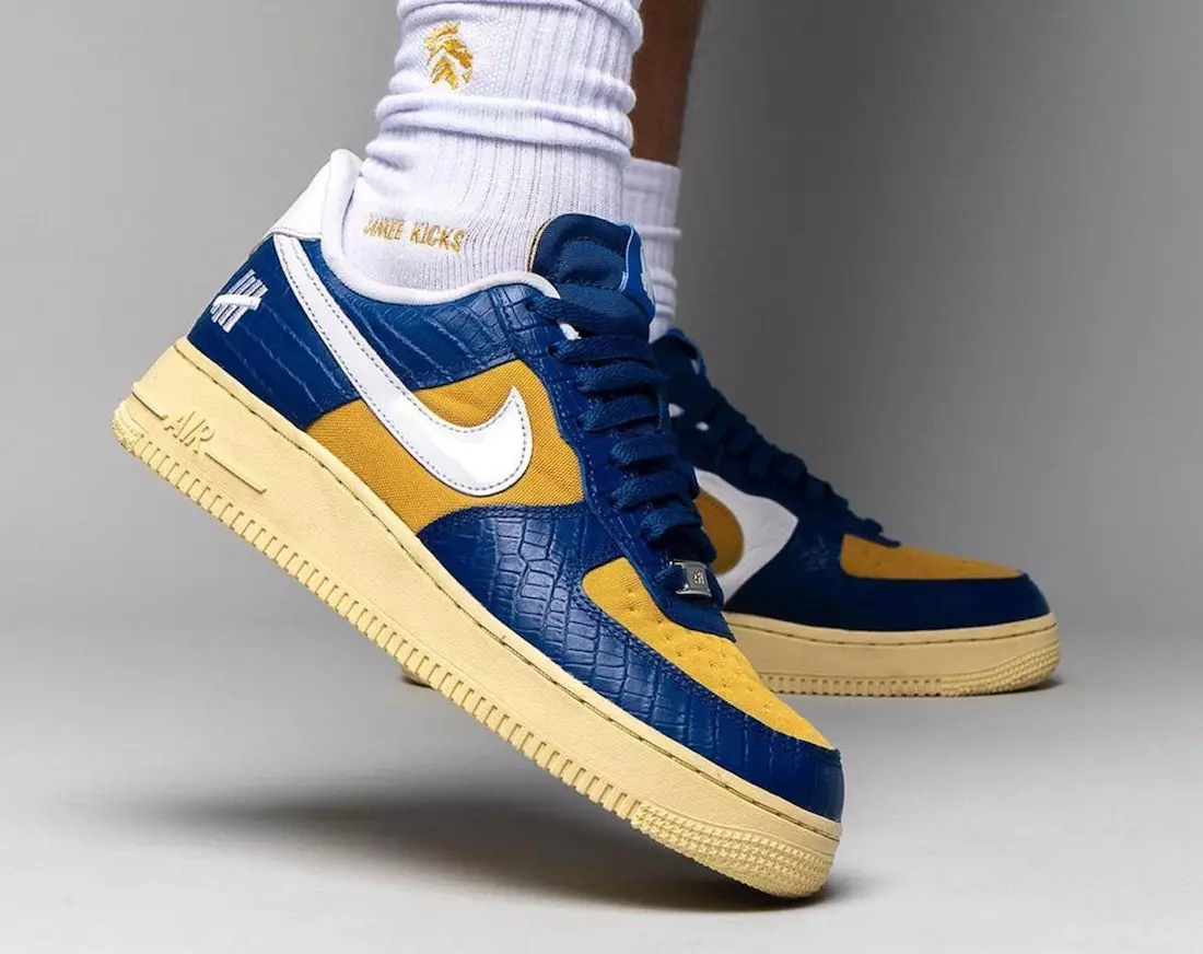 Undefeated Nike Air Force 1 Low Blue DM8462-400 Releasedatum på fötter