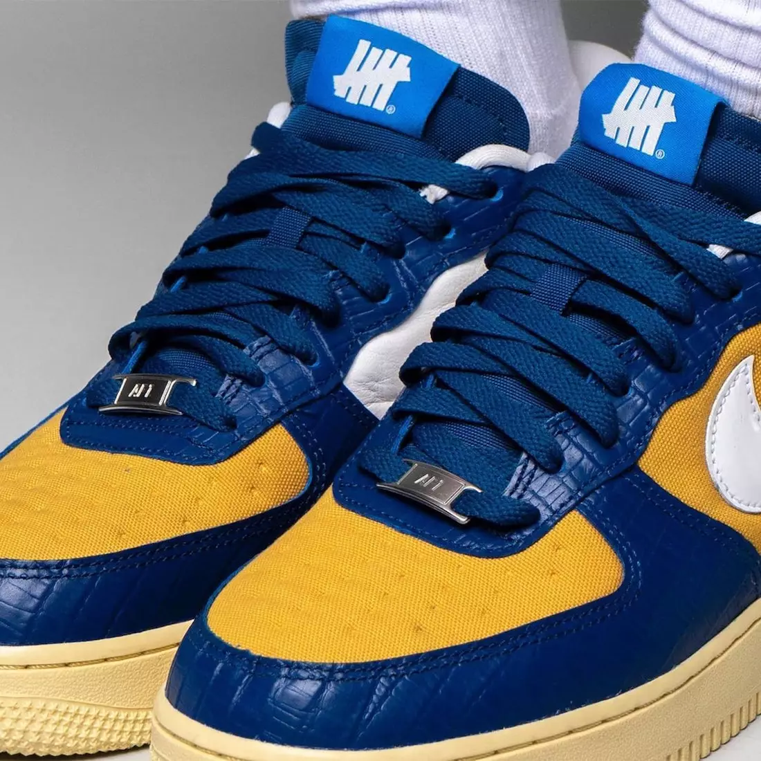 Neporazený Nike Air Force 1 Low Blue DM8462-400 Dátum vydania na nohách