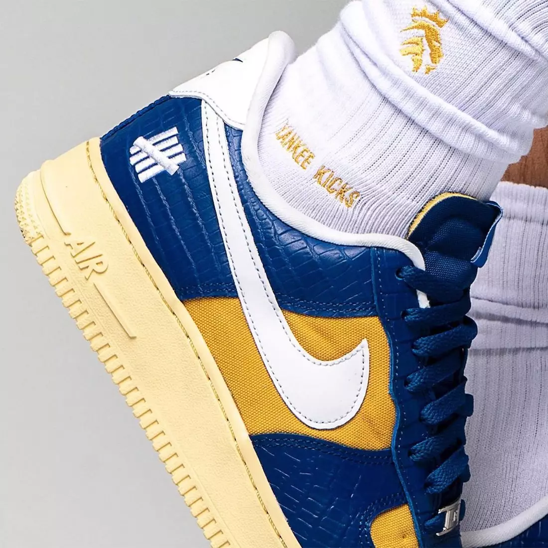 Imbattuta Nike Air Force 1 Low Blue DM8462-400 Data di rilascio ai piedi