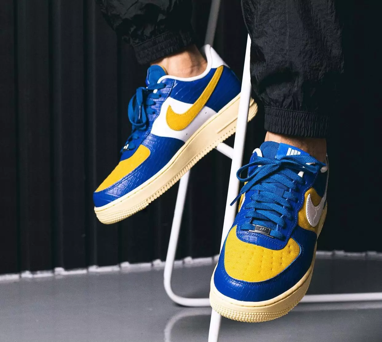 Invaincu Nike Air Force 1 Low Dunk vs AF1 Pack Date de sortie sur les pieds