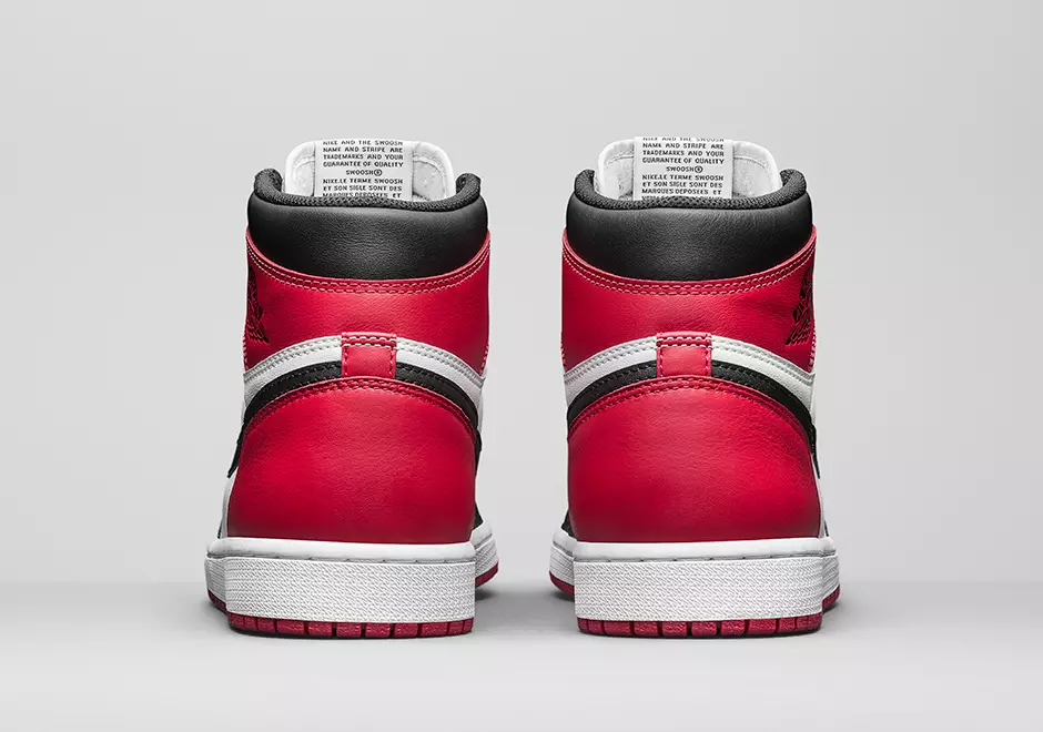 Air Jordan 1 שוואַרץ טאָו אַפישאַל פאָטאָס