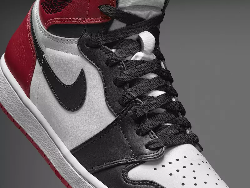 Air Jordan 1 Black Toe 5. November