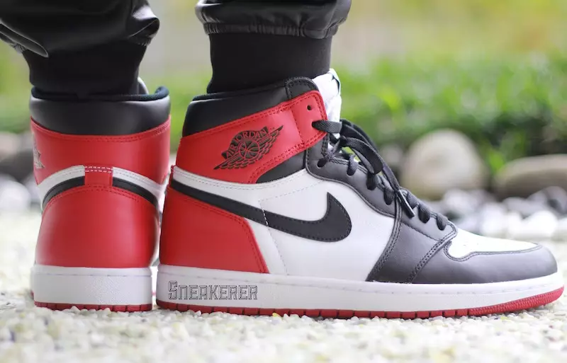 Black Toe Air Jordan 1 OG Op Féiss