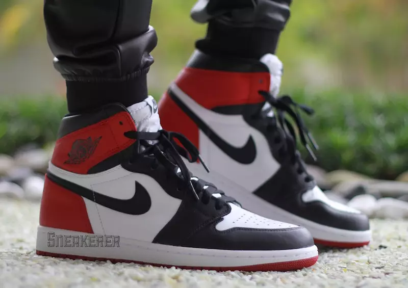 Black Toe Air Jordan 1 OG Pe picioare