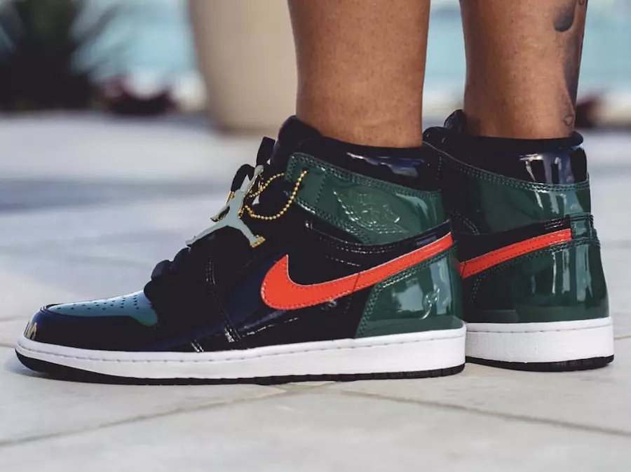 SoleFly Air Jordan 1 Kulit Paten Di Kaki