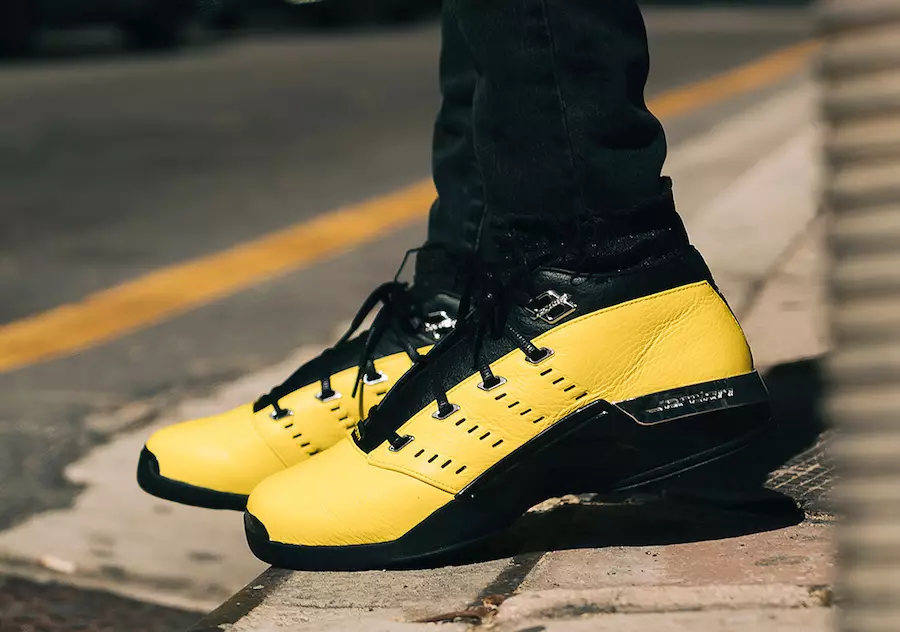 SoleFly Jordan 17 Düşük Yıldırım