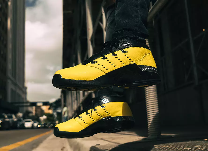 SoleFly Jordan 17 Düşük Yıldırım