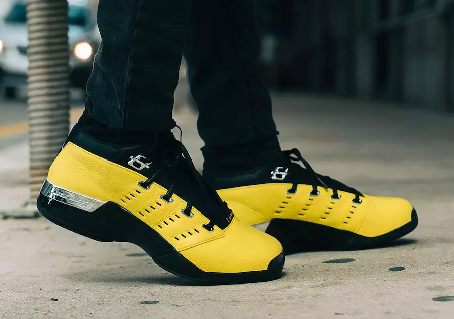 SoleFly Jordan 17 Düşük Yıldırım