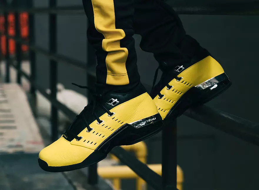 SoleFly Jordan 17 Düşük Yıldırım