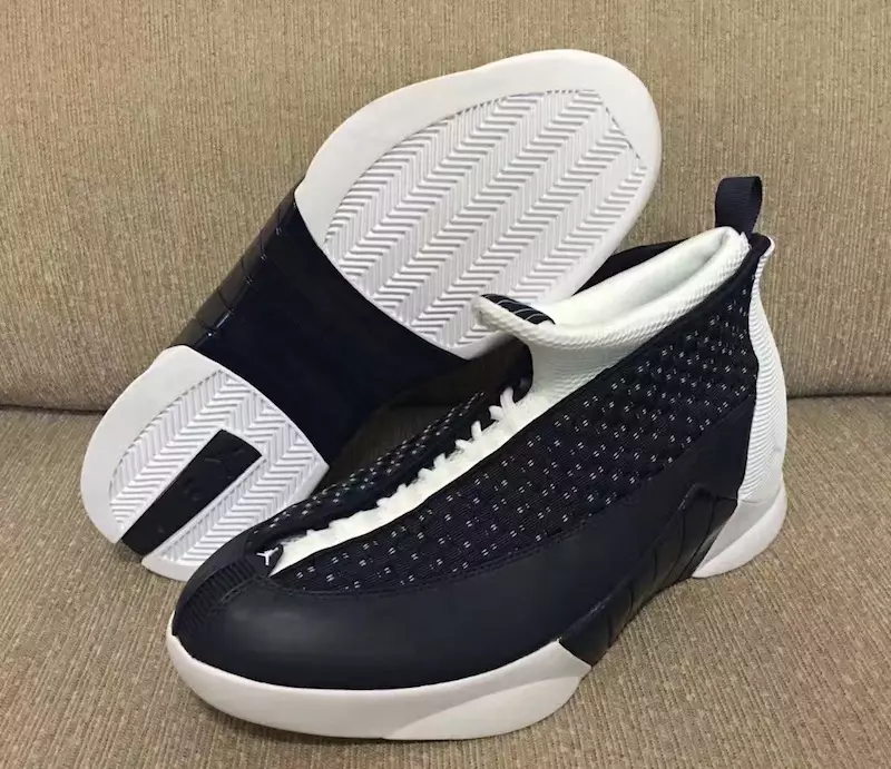 Біла підошва Air Jordan 15 Retro Obsidian