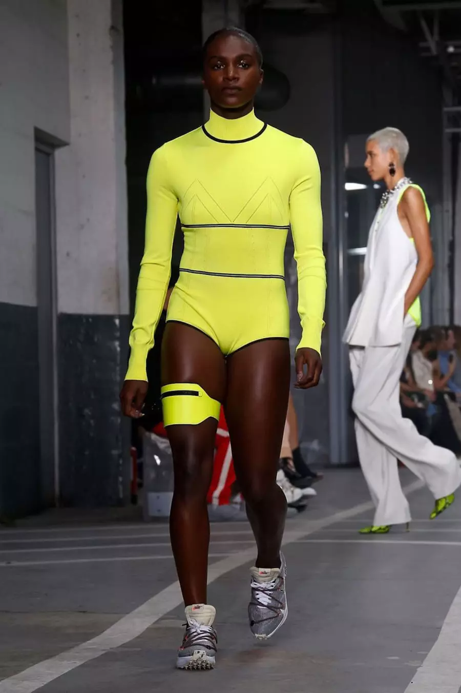 Data premiery kolekcji lekkoatletycznej Nike w kolorze off-white