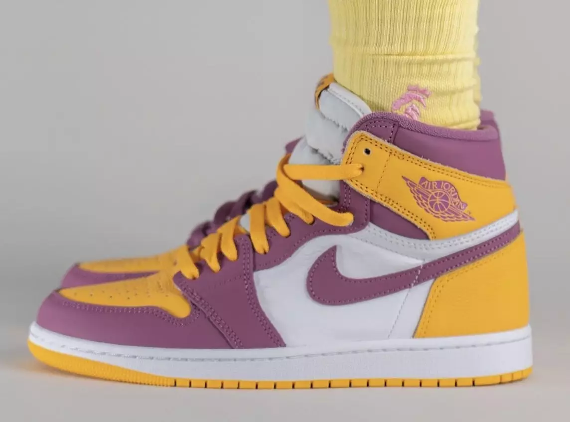 Hình ảnh trên chân của Air Jordan 1 High OG