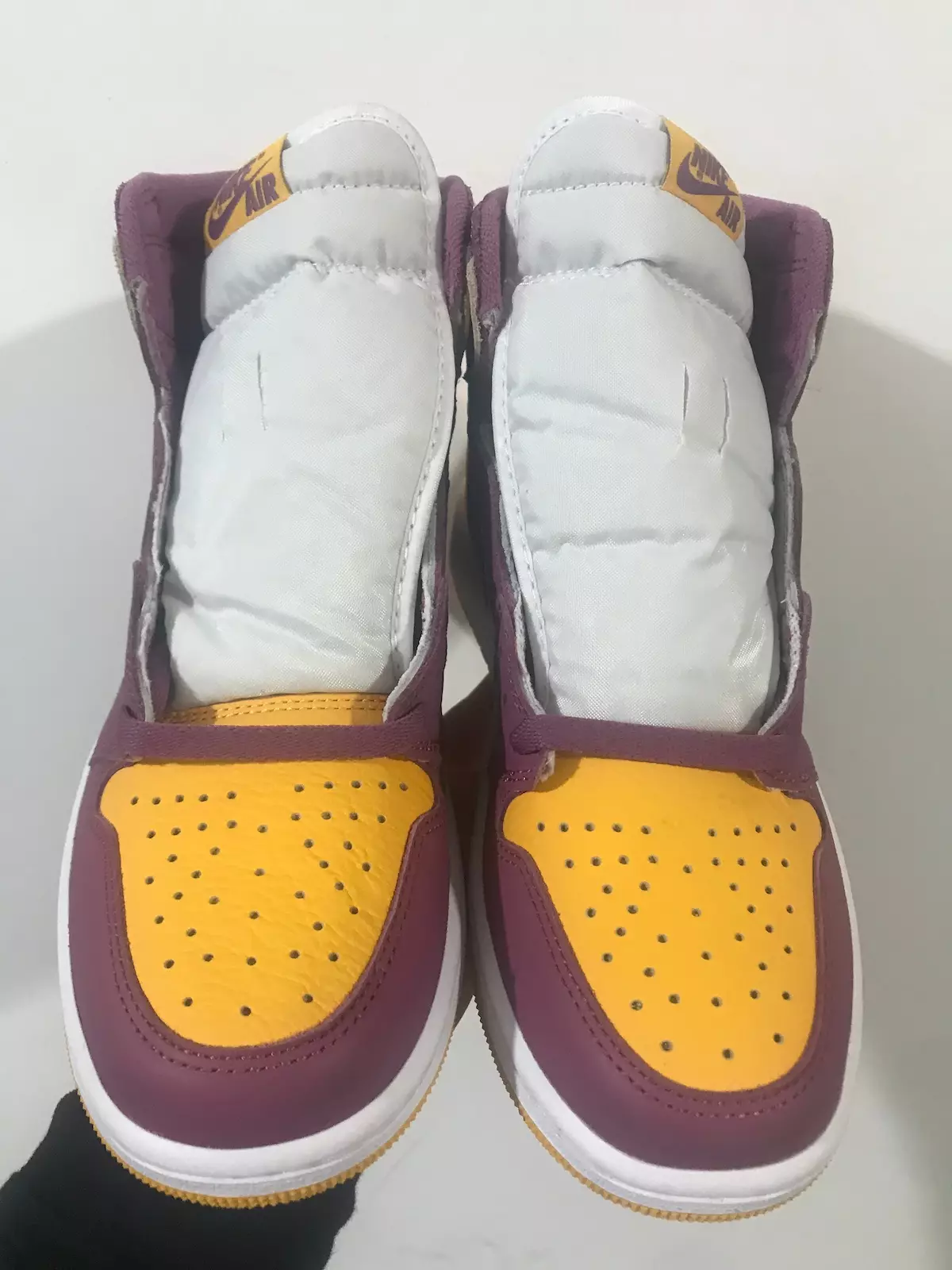 Ngày phát hành Air Jordan 1 High Brotherhood 555088-706