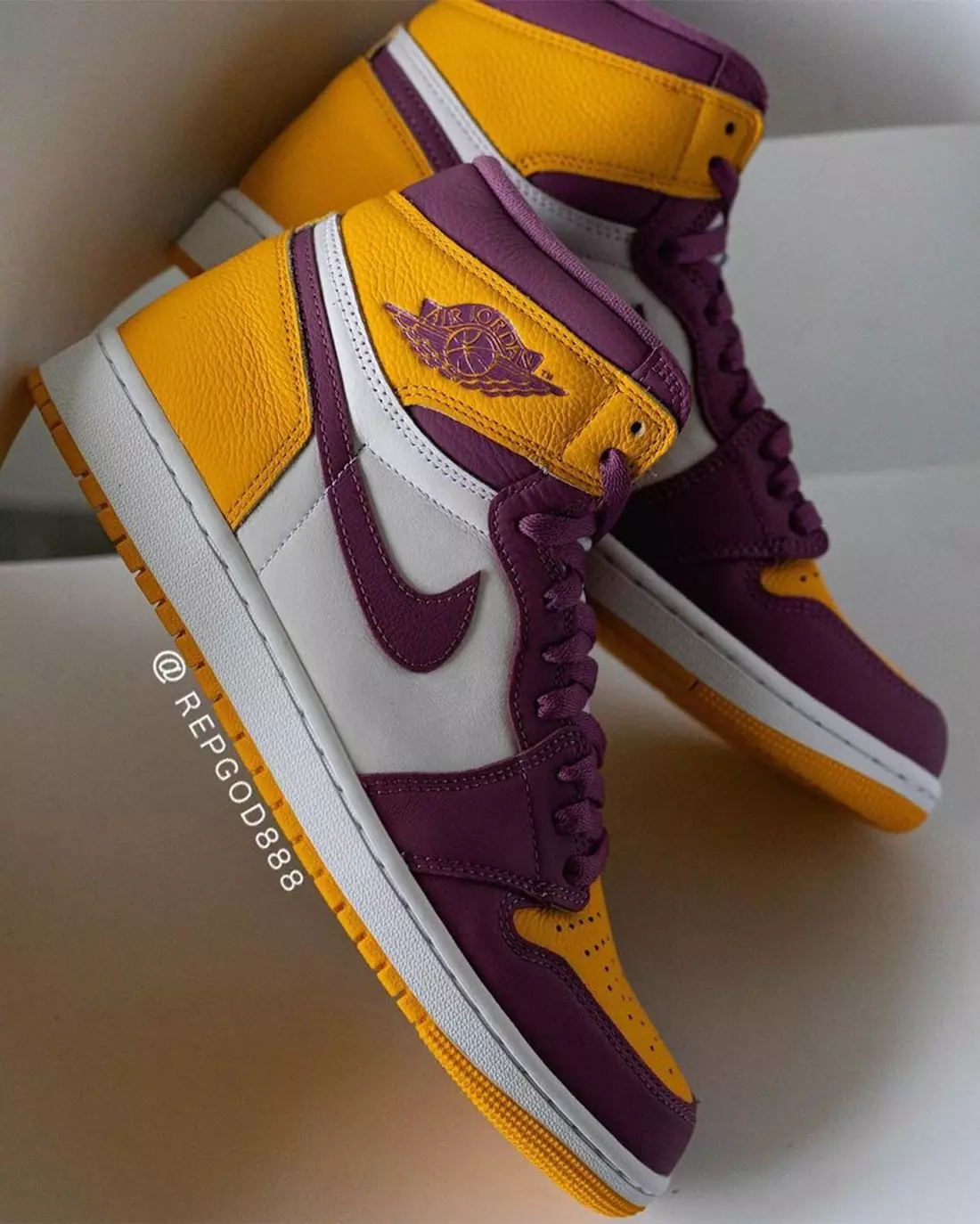 Air Jordan 1 Bráithreachas 555088-706 Dáta Eisiúna