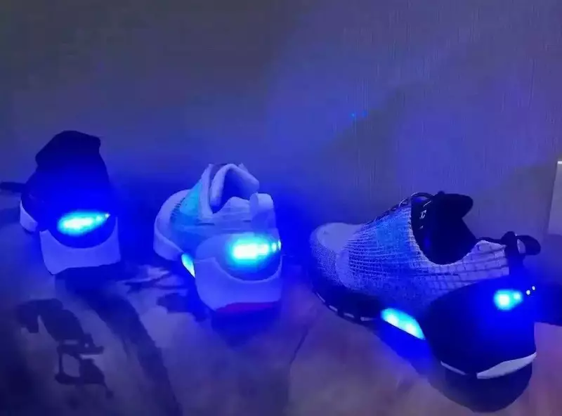 Nike HyperAdapt 1.0 с автоматической шнуровкой