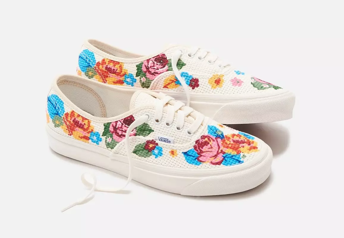 Vans Needlepoint Authentic 44 DX Bersalut Bunga